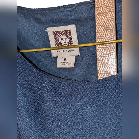 Anne Klein navy blue belted dress, size 6 - Picture 2 of 5